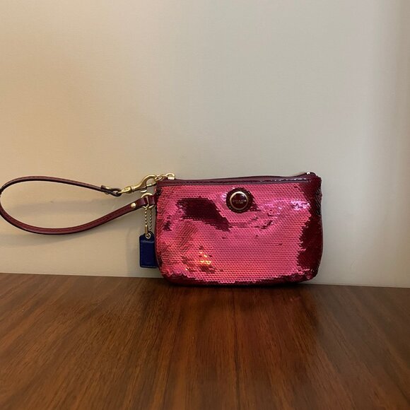 Coach Poppy Red Sequined Wristlet Clutch - New without Tags - Picture 2 of 7